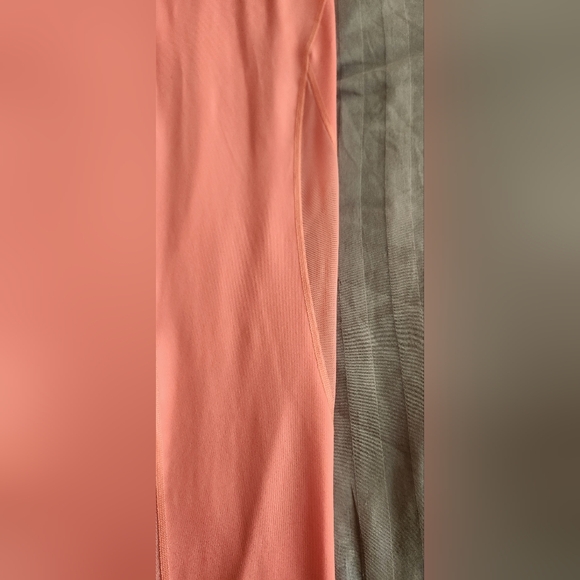 Old Navy Activewear High Wasted Pants - Picture 2 of 4